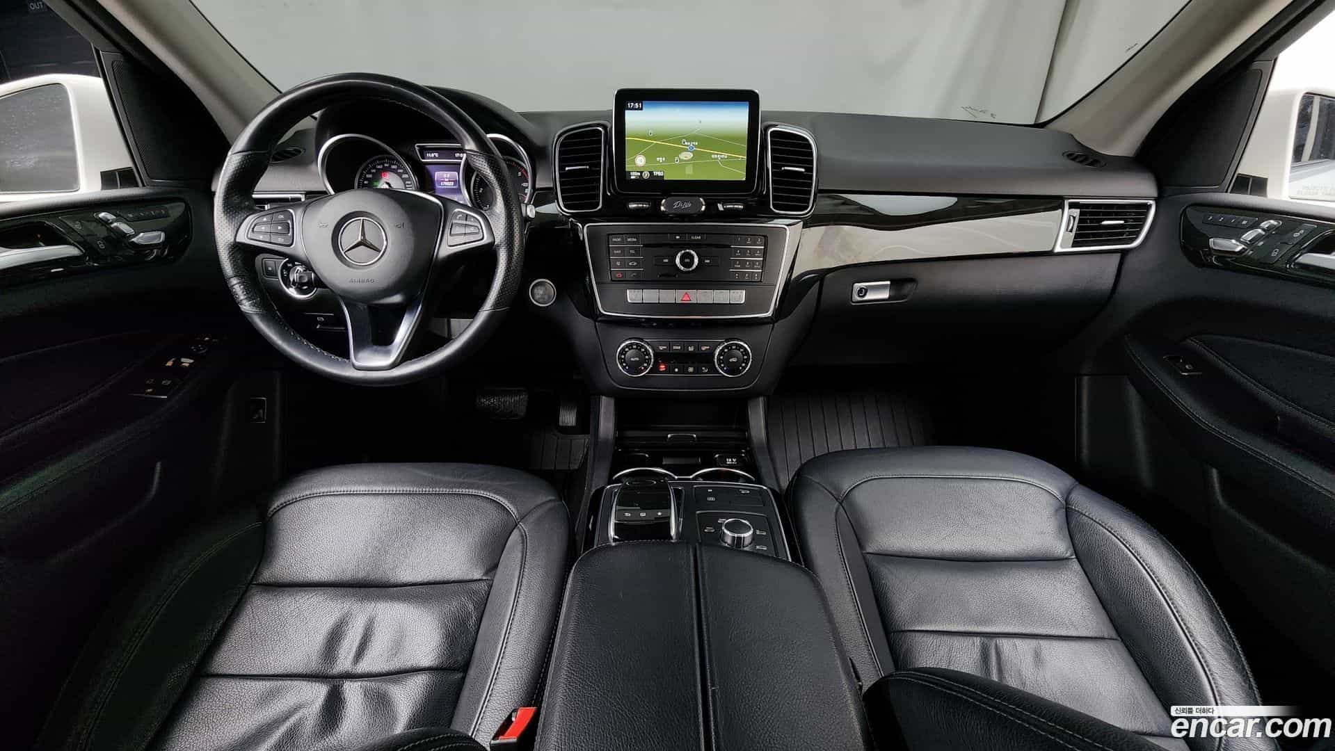 GLE-Class Mercedes-Benz 2016.1-INNER-007