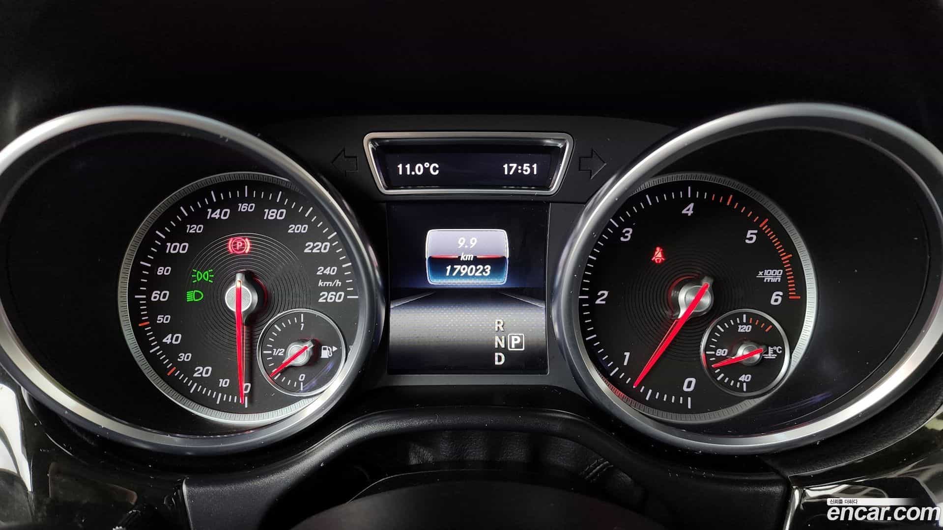 GLE-Class Mercedes-Benz 2016.1-INNER-008