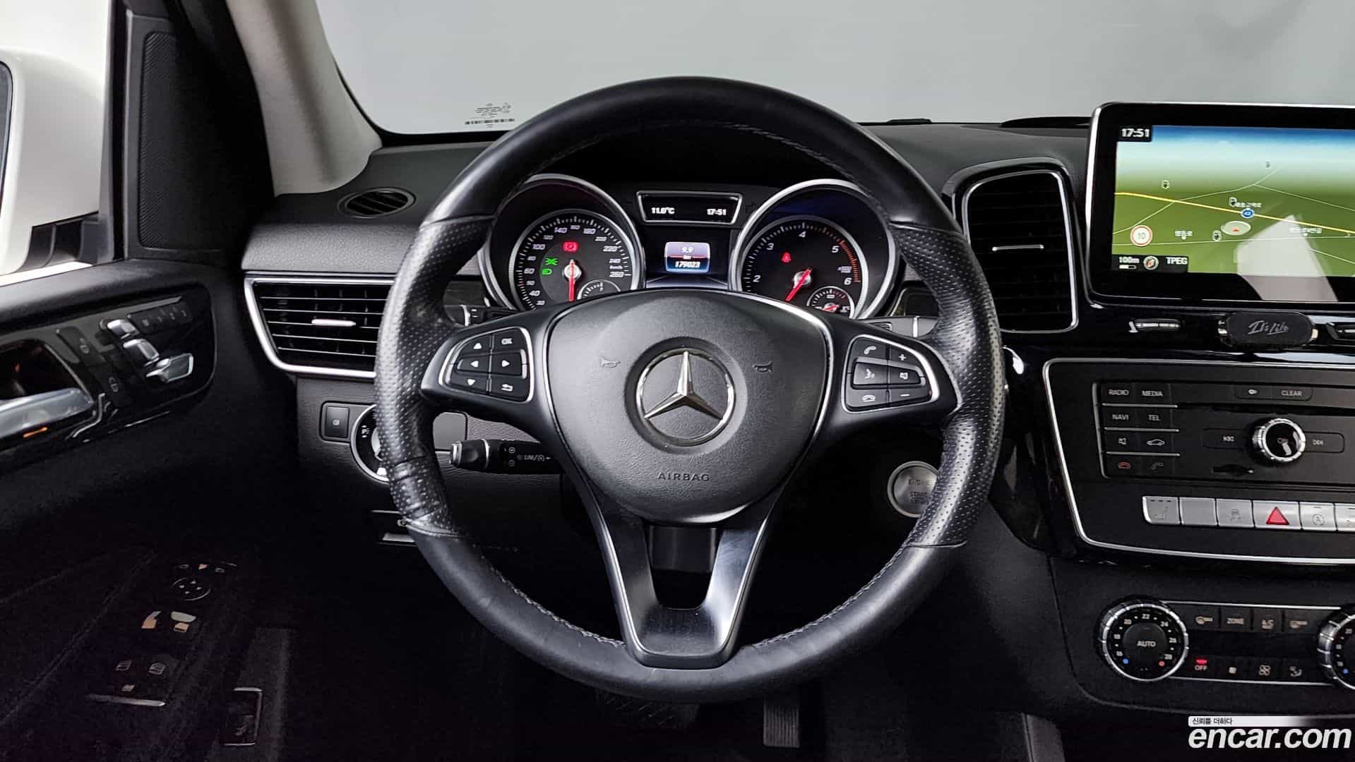 GLE-Class Mercedes-Benz 2016.1-OPTION-017