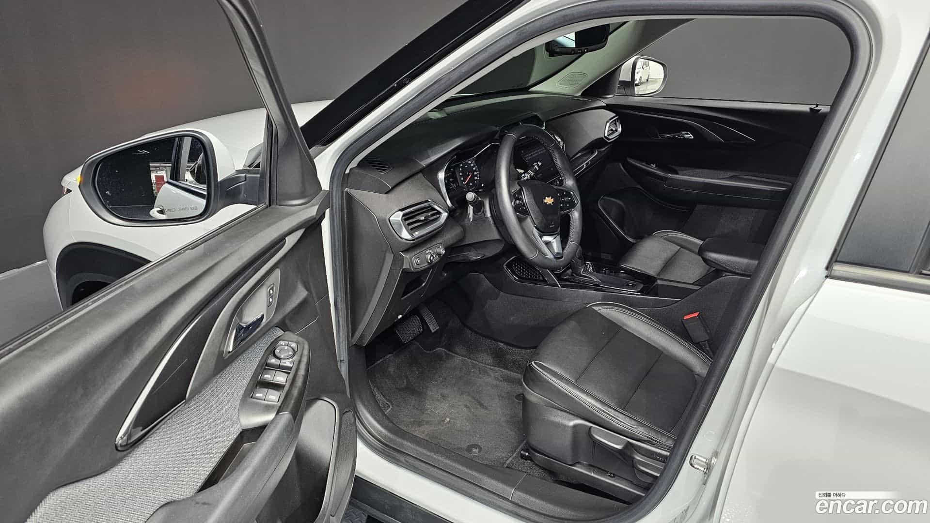 Trailblazer Chevrolet 2021.4-INNER-010