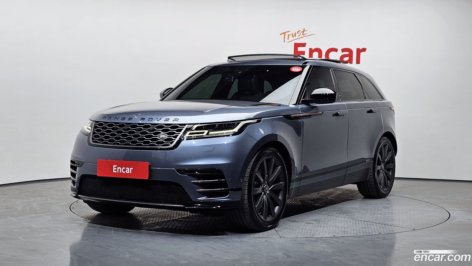 Main__Slider__Photo:Range Rover Velar Land Rover 2018.3-0