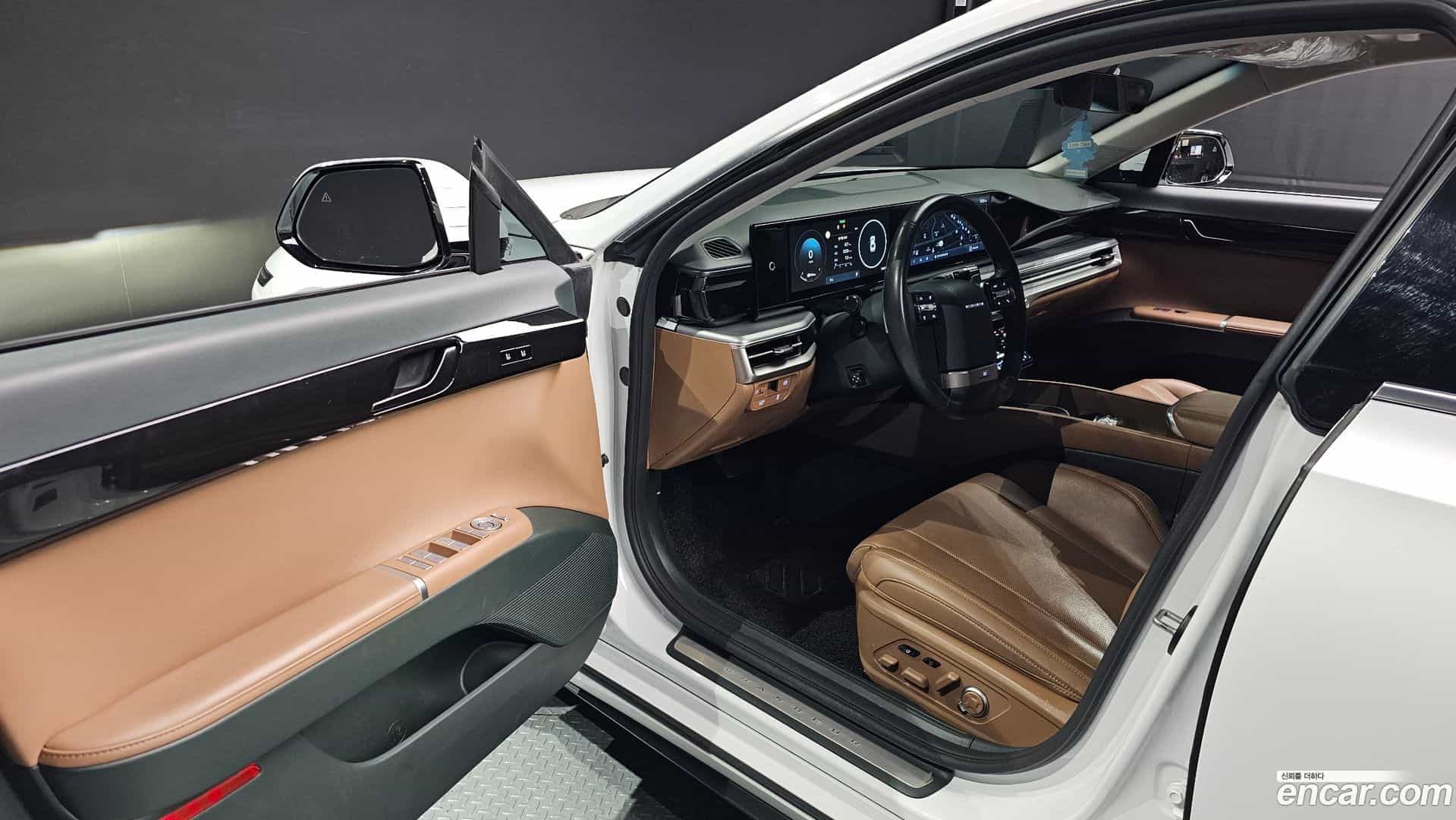 Grandeur Hyundai 2023.4-OUTER-001