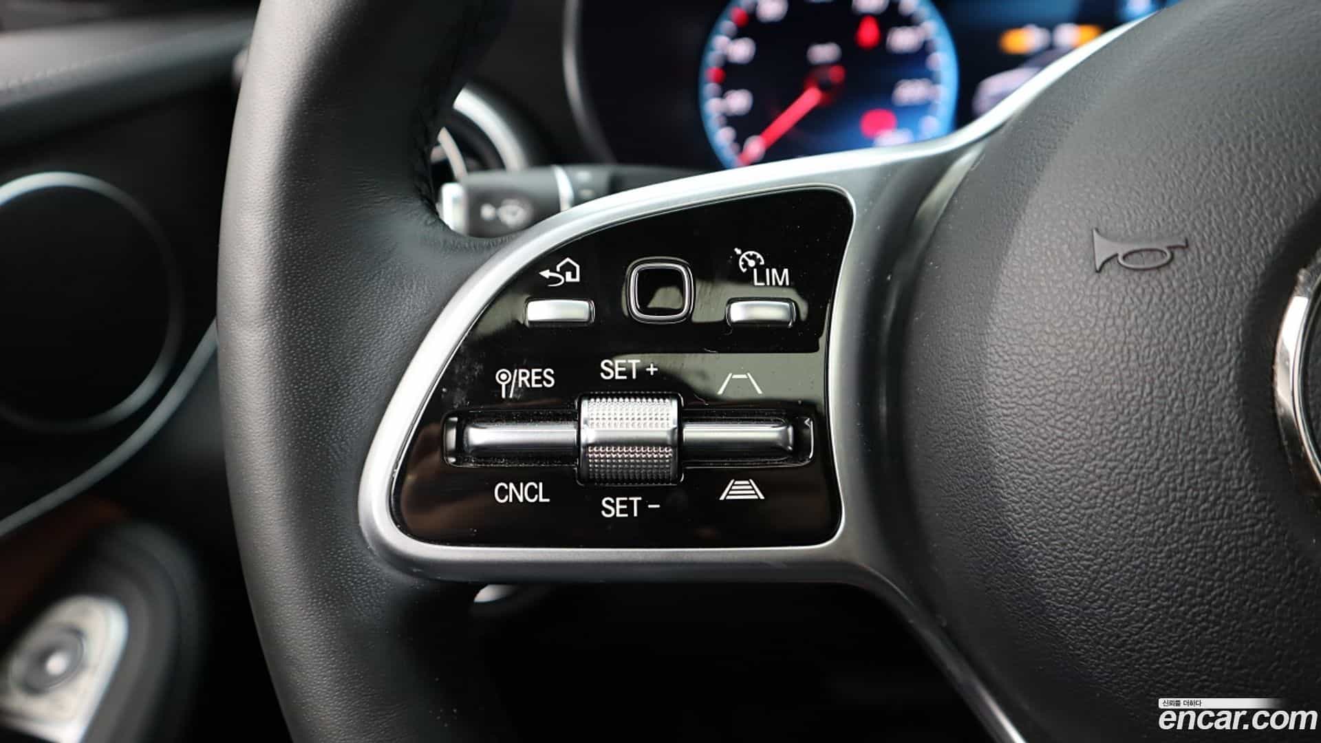 GLC-Class Mercedes-Benz 2021.7-OPTION-016