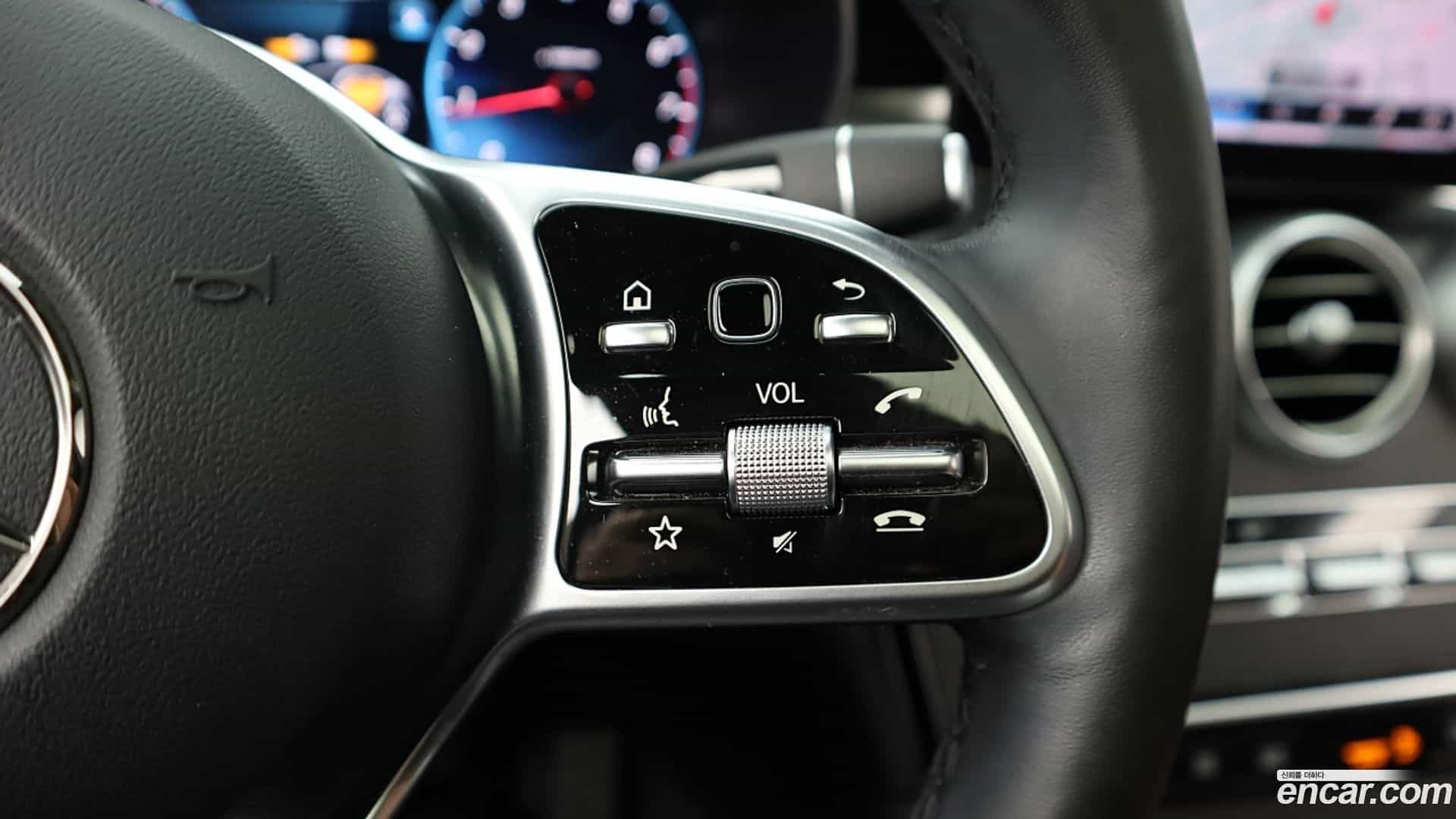 GLC-Class Mercedes-Benz 2021.7-OPTION-017