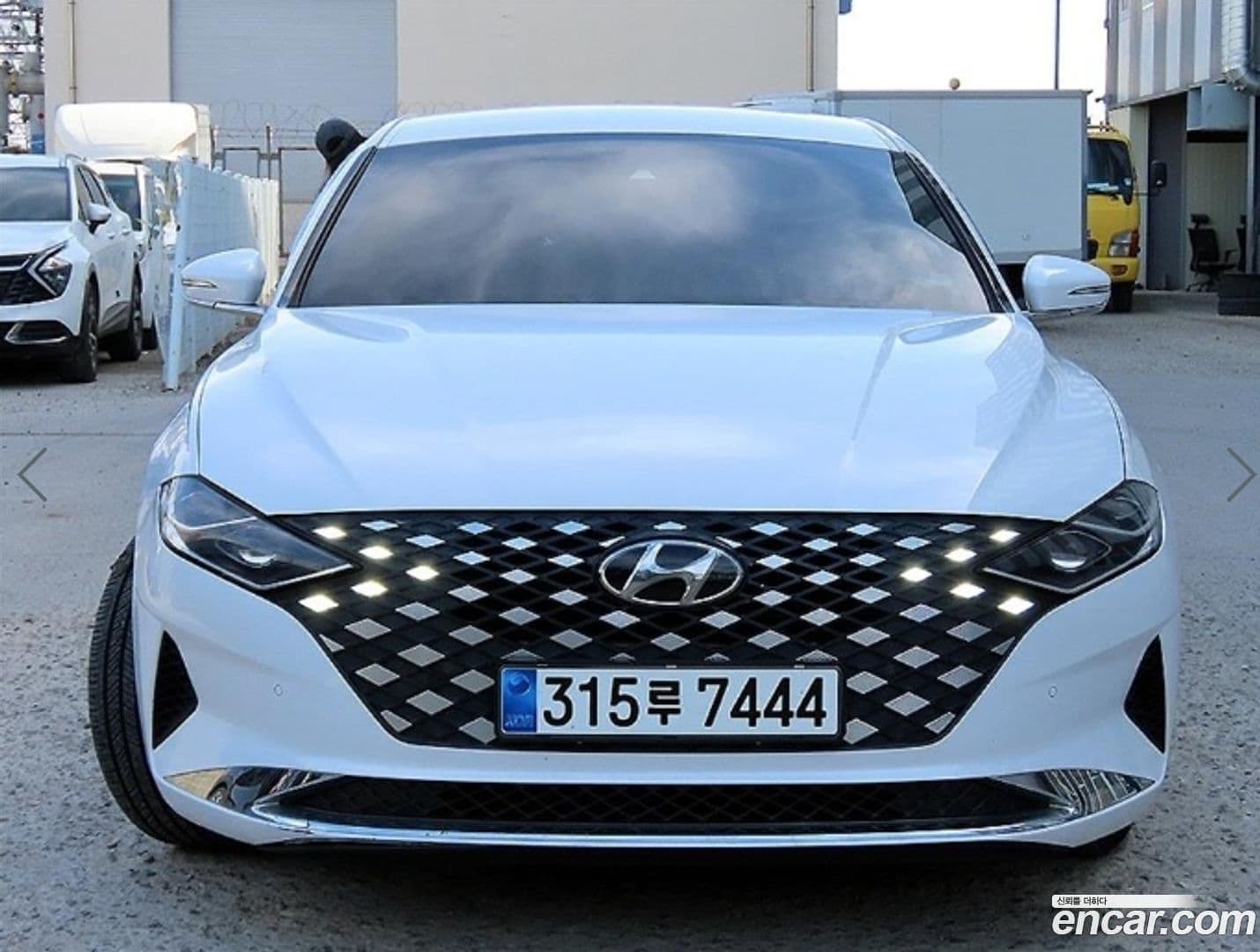 Main__Slider__Photo:Grandeur Hyundai 2020.1-0