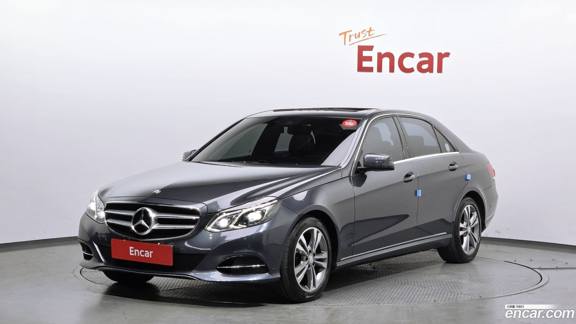 Main__Slider__Photo:E-Class Mercedes-Benz 2015.5-0