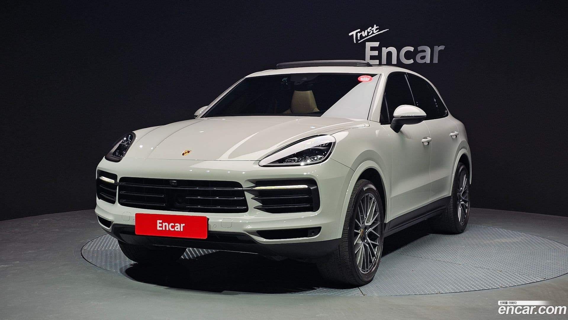 Main__Slider__Photo:Cayenne Porsche 2021.8-0