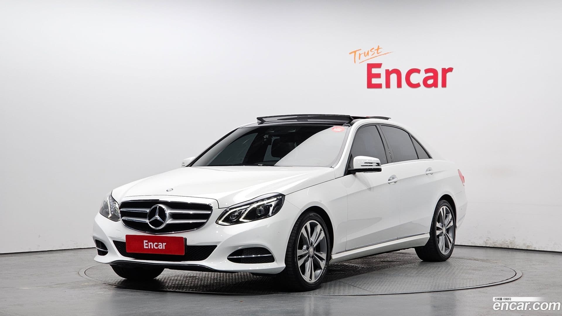 Main__Slider__Photo:E-Class Mercedes-Benz 2014.2-0