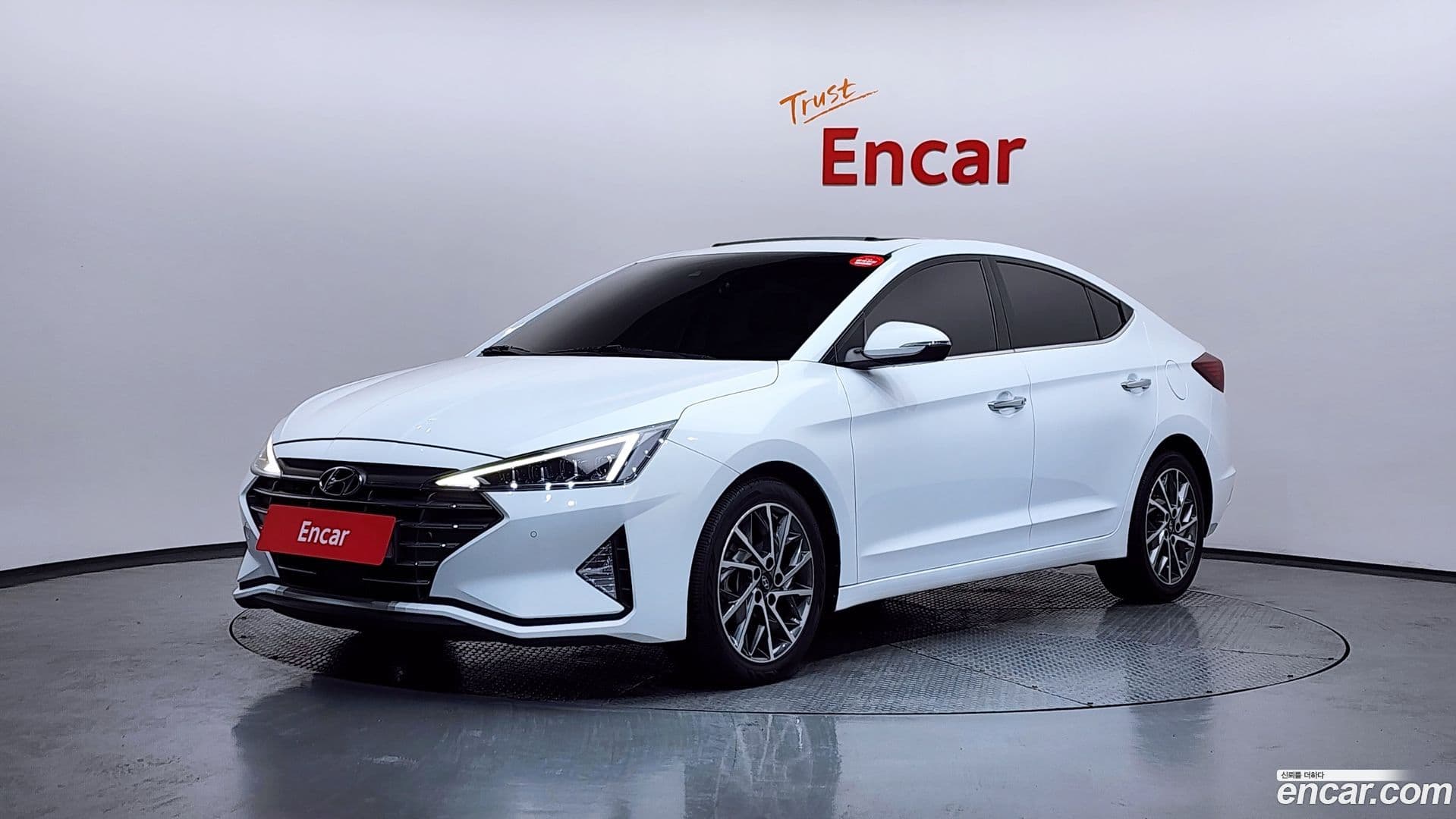 Main__Slider__Photo:AVANTE Hyundai 2019.3-0