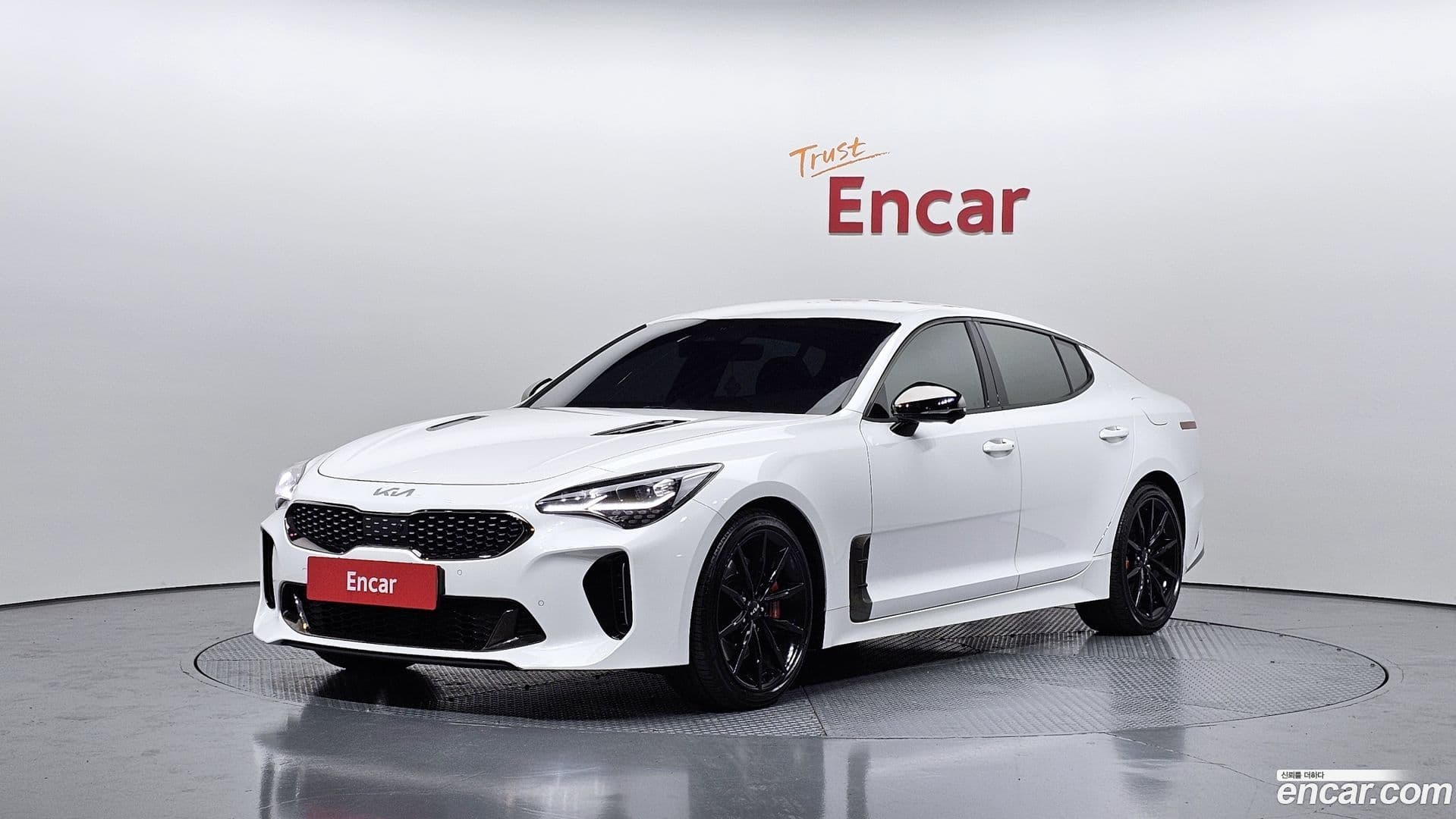 Main__Slider__Photo:Stinger Kia 2022.11-0