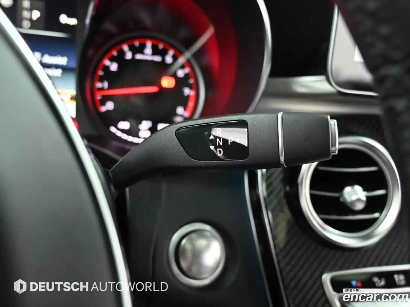 GLC-Class Mercedes-Benz 2019.11-INNER-009