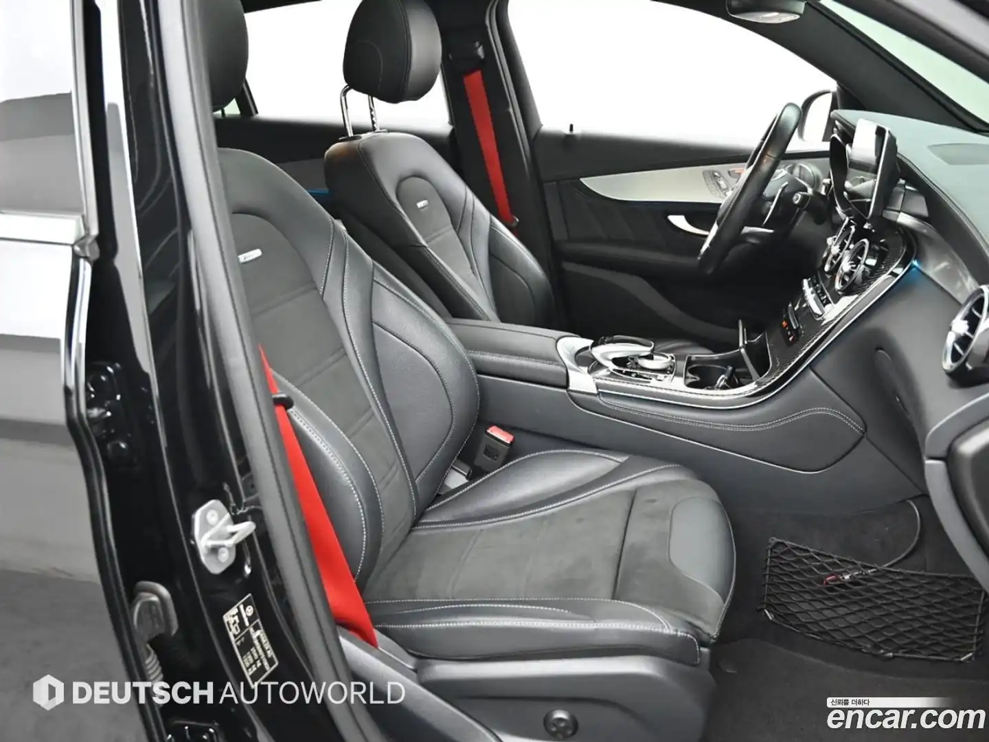 GLC-Class Mercedes-Benz 2019.11-INNER-010