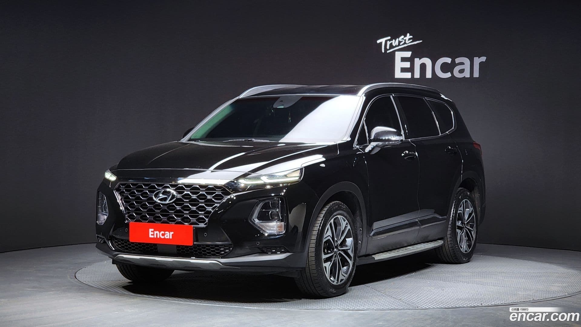Main__Slider__Photo:Santafe Hyundai 2019.4-0