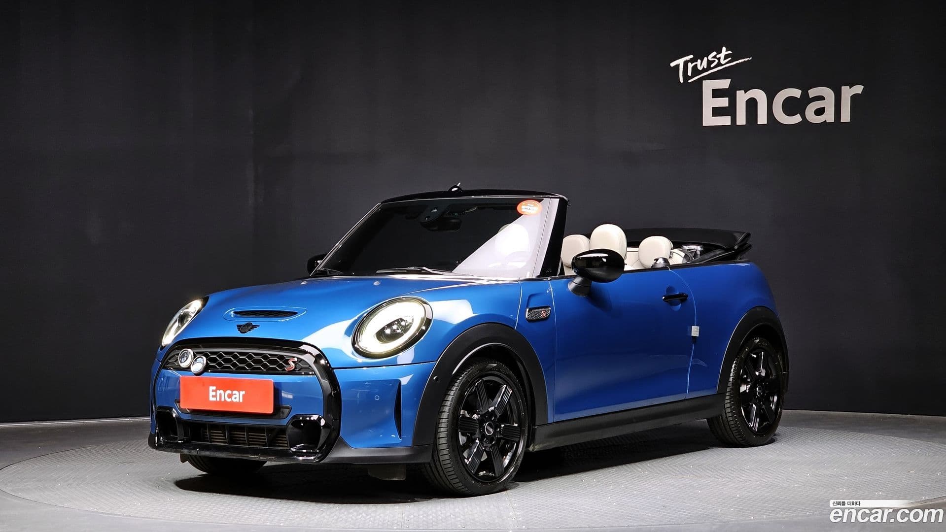 Main__Slider__Photo:Cooper Convertible Mini 2023.2-0