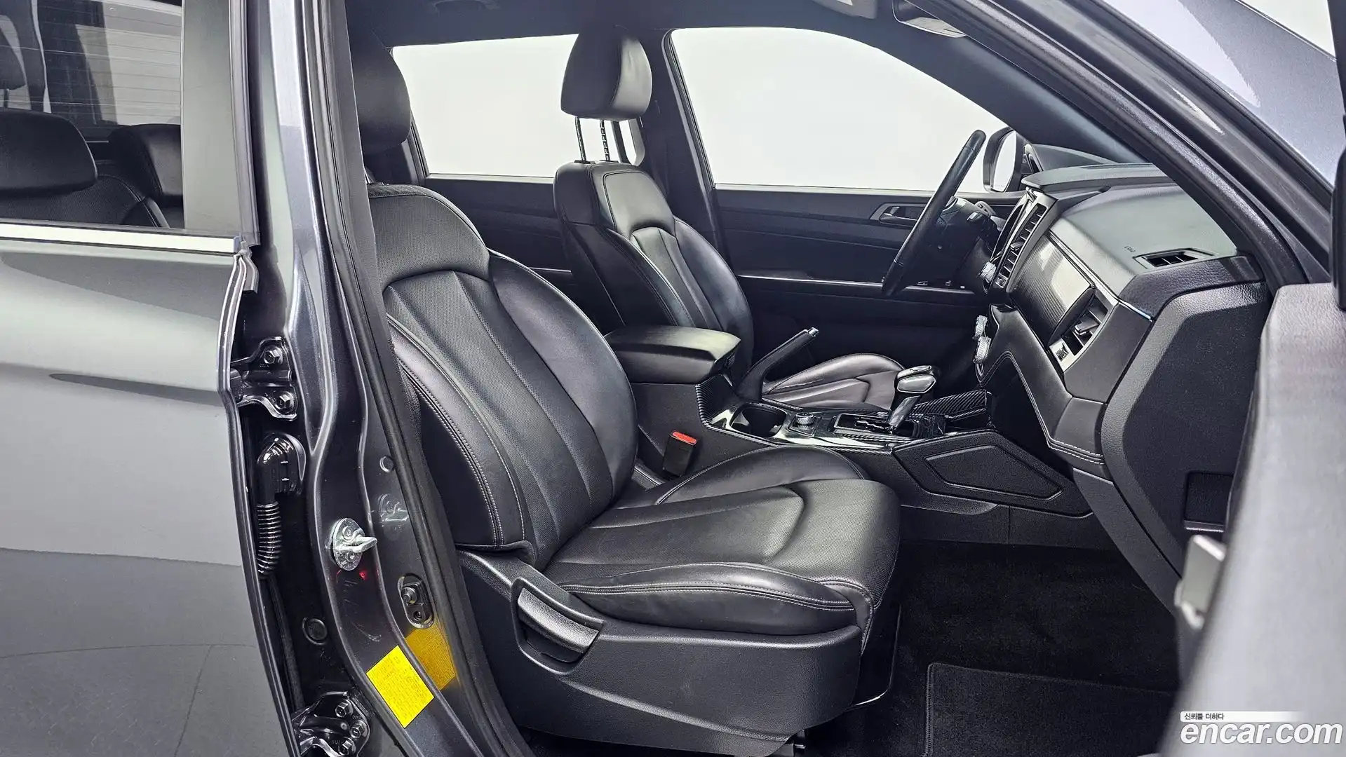 Rexton KG Mobility 2019.10-INNER-010