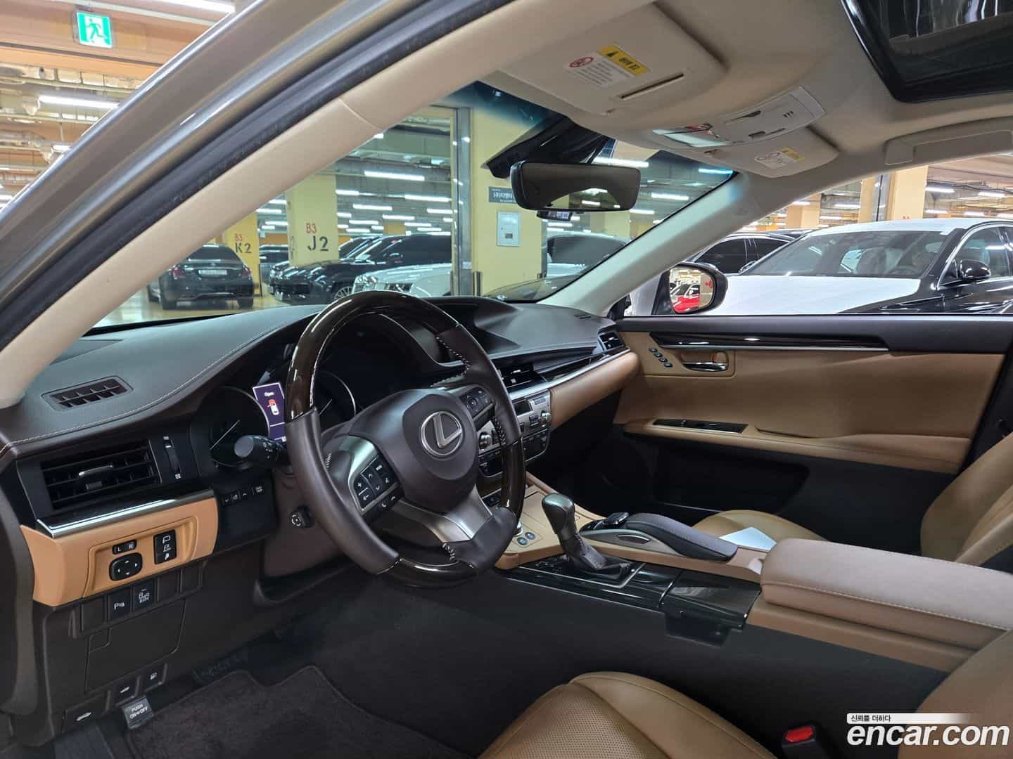 ES Lexus 2018.6-INNER-010