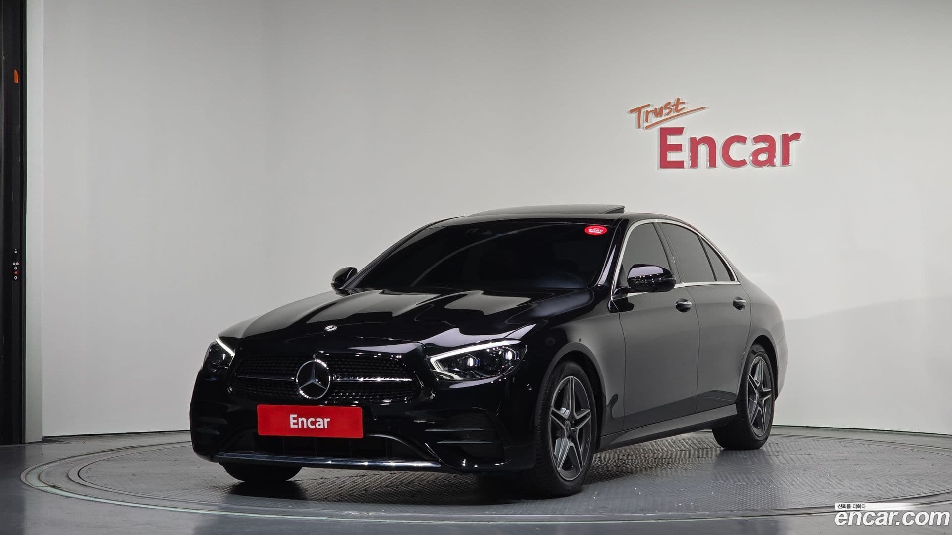 Main__Slider__Photo:E-Class Mercedes-Benz 2023.3-0