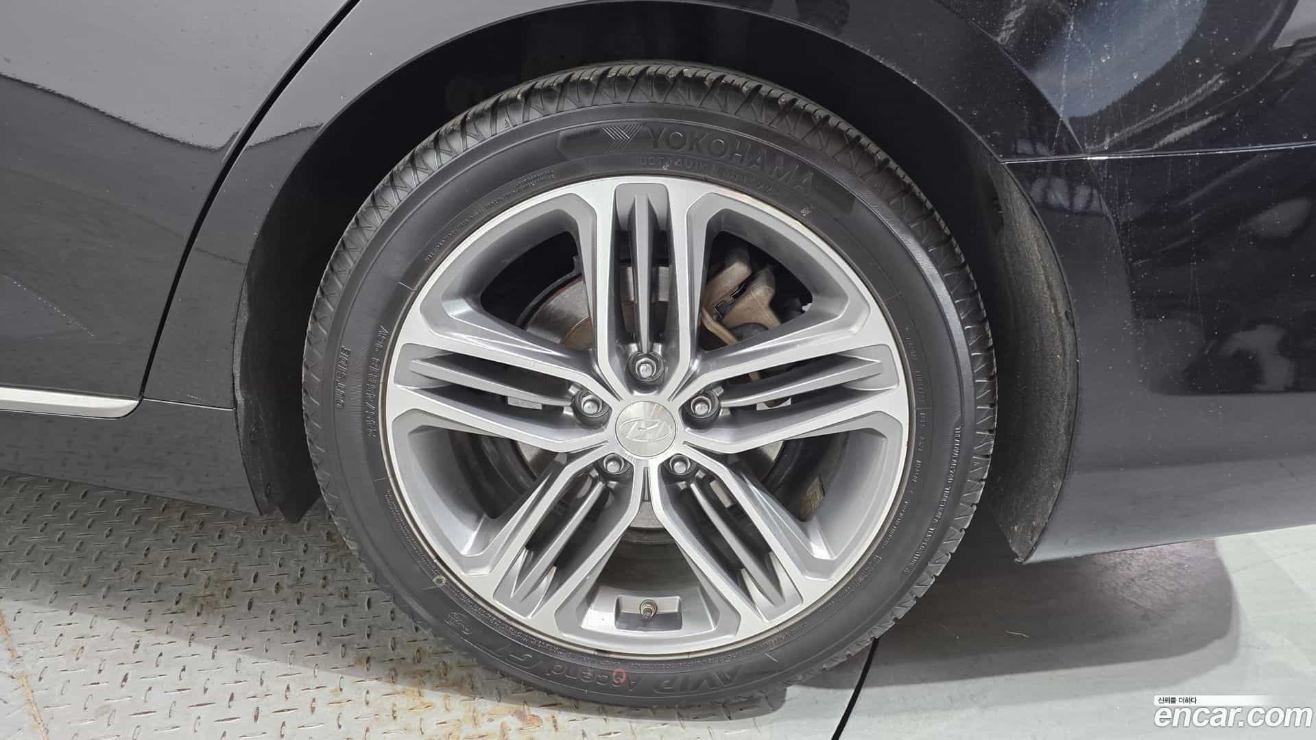 Grandeur Hyundai 2018.10-OUTER-005