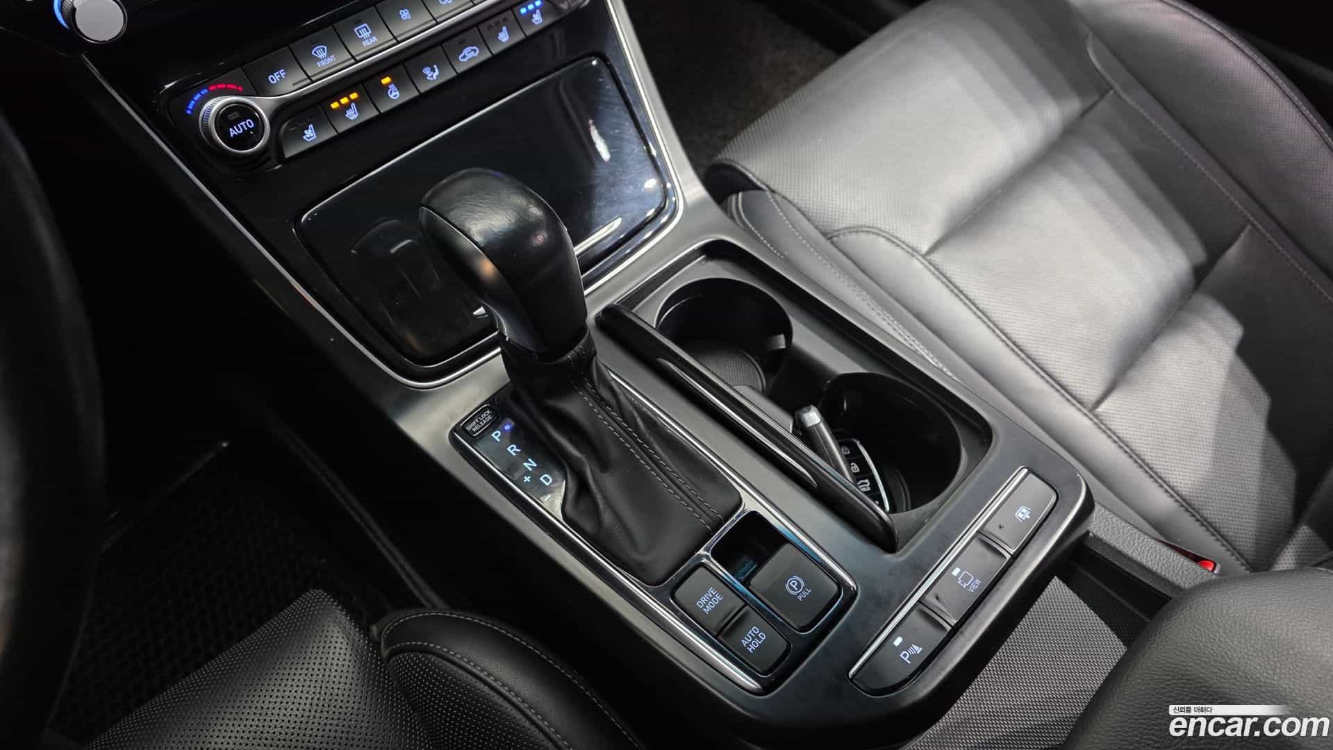 Grandeur Hyundai 2018.10-INNER-009