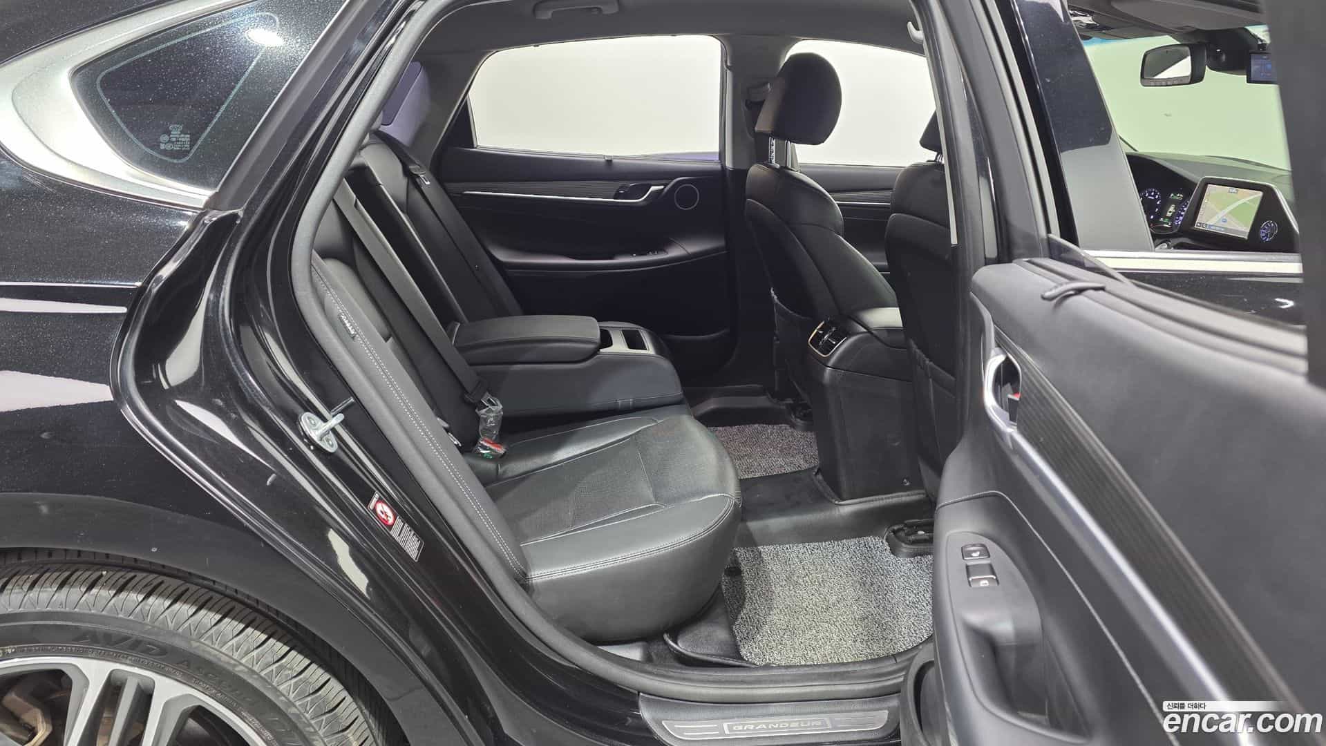 Grandeur Hyundai 2018.10-OPTION-016