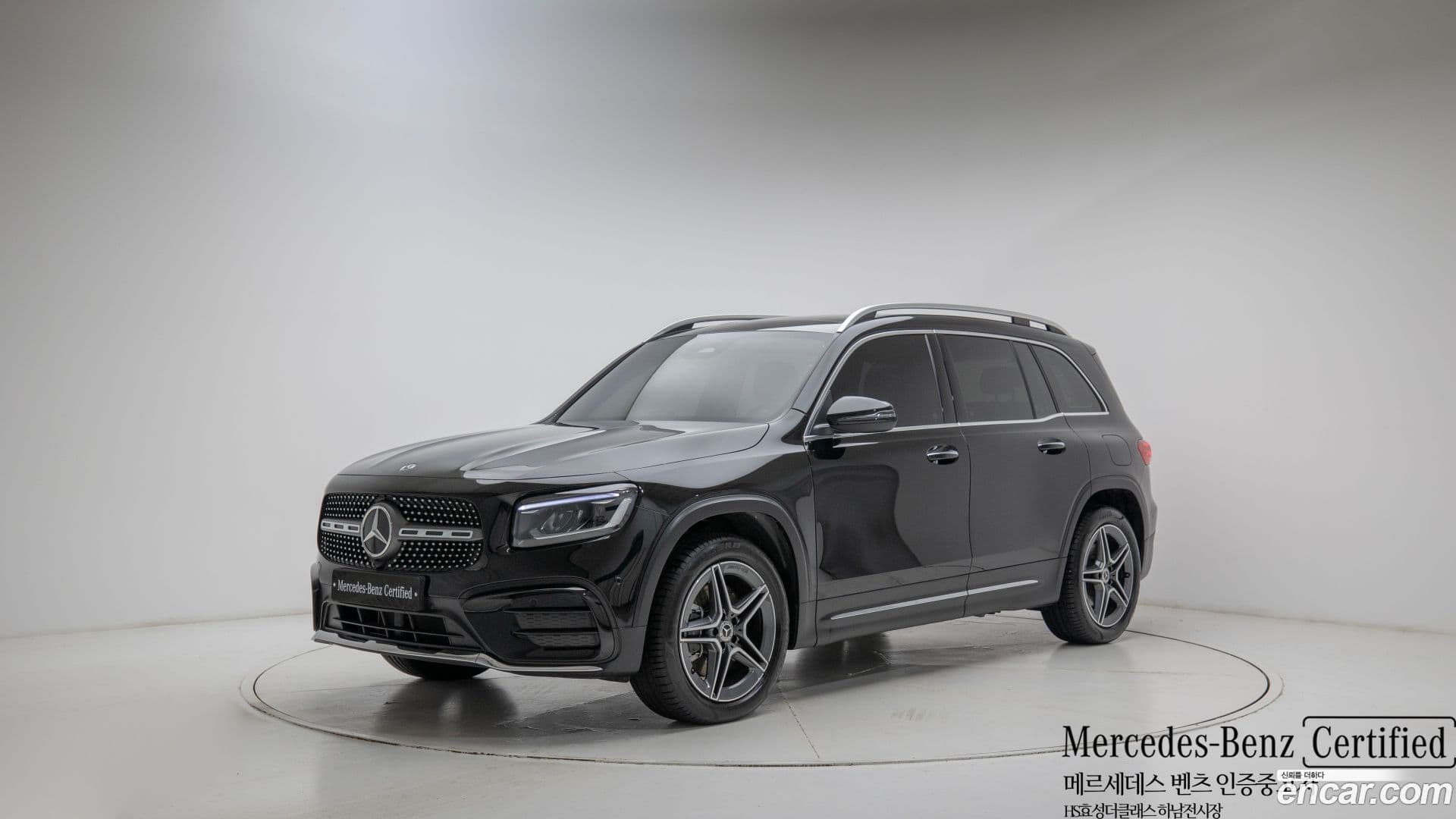 Main__Slider__Photo:GLB-Class Mercedes-Benz 2025.4-0