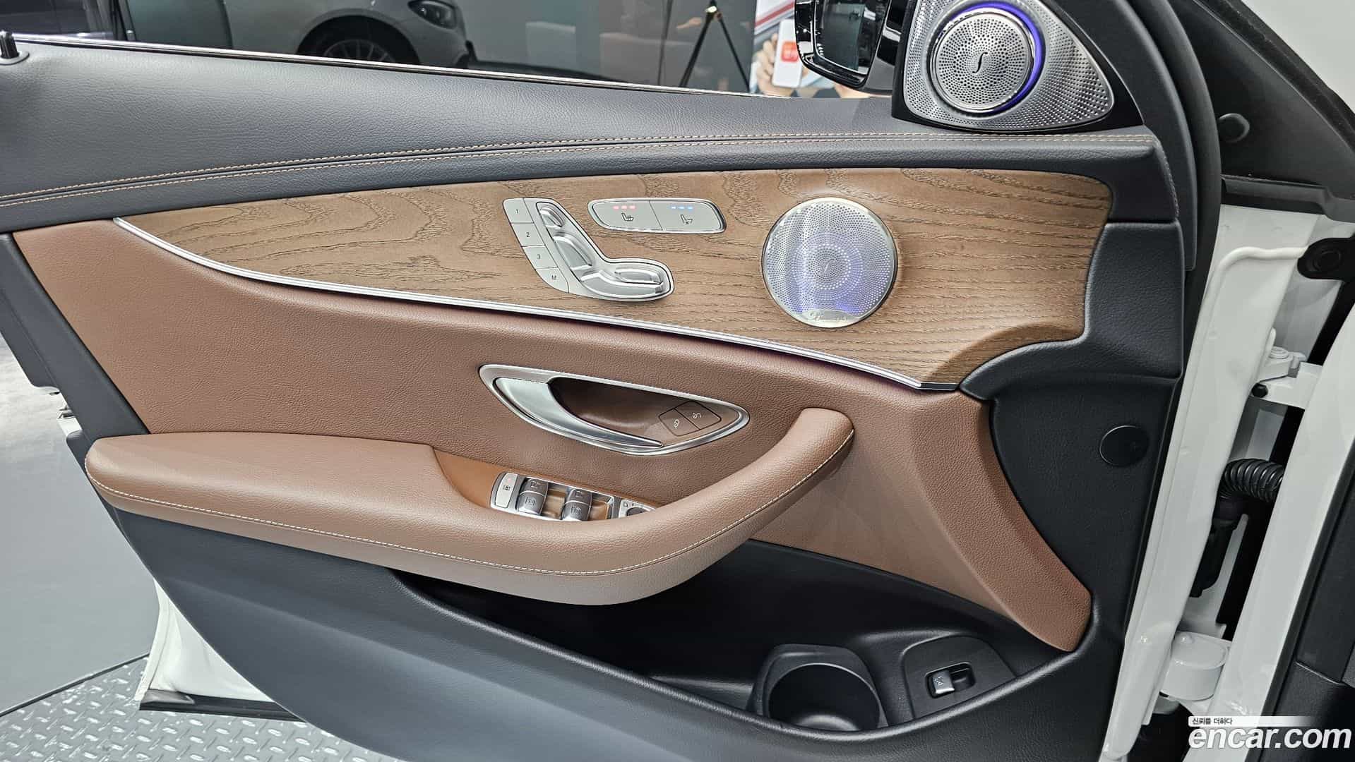 E-Class Mercedes-Benz 2022.4-OPTION-018