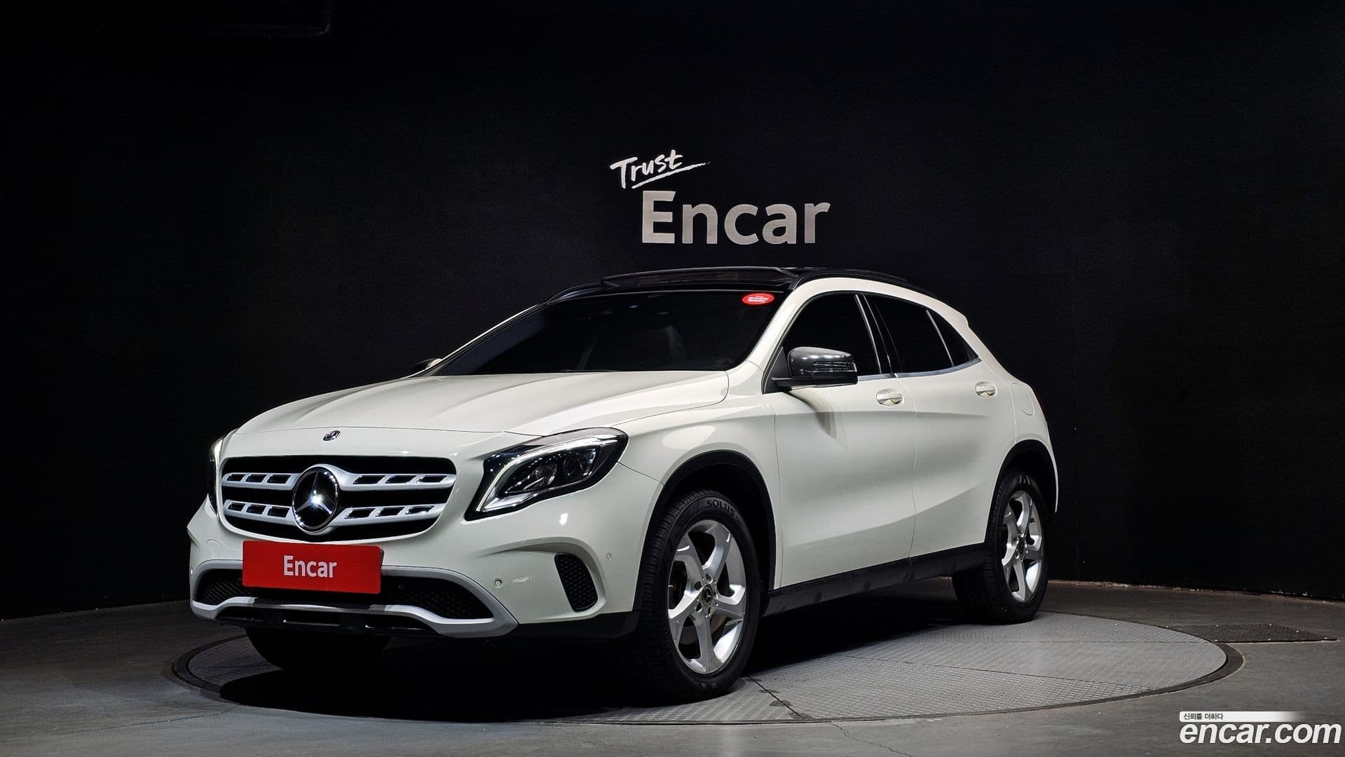 Main__Slider__Photo:GLA-Class Mercedes-Benz 2017.9-0
