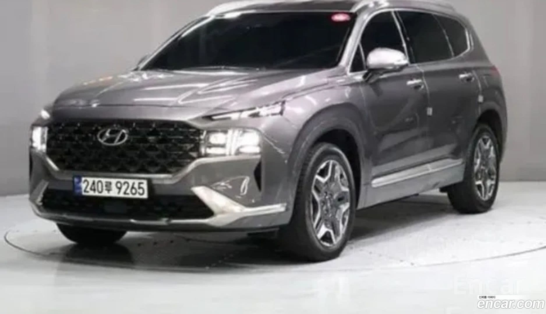 Main__Slider__Photo:Santafe Hyundai 2023.4-0