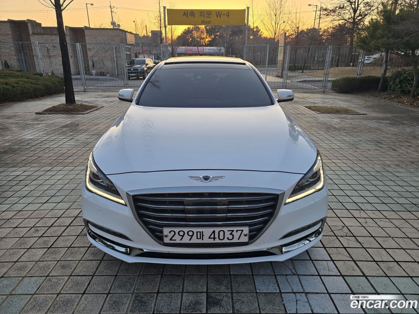 Main__Slider__Photo:G80 Genesis 2017.1-0