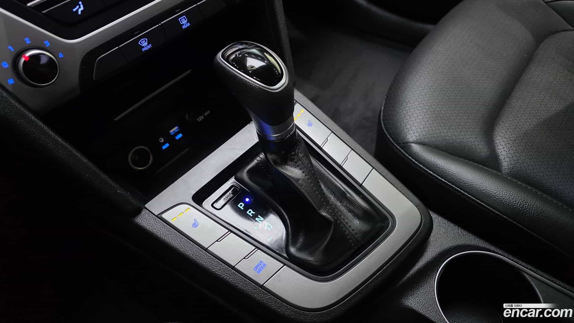 AVANTE Hyundai 2017.10-INNER-009
