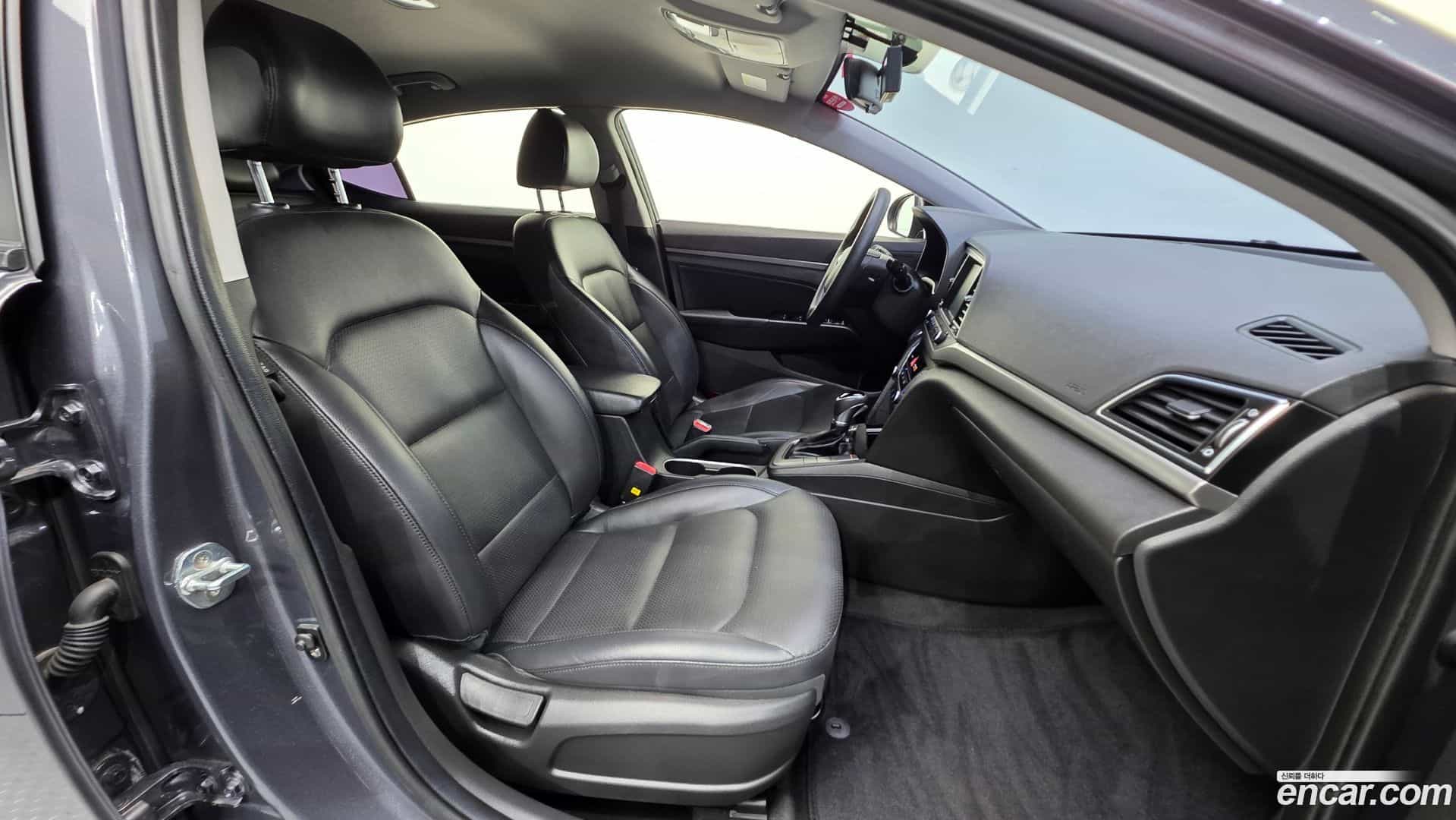 AVANTE Hyundai 2017.10-INNER-010