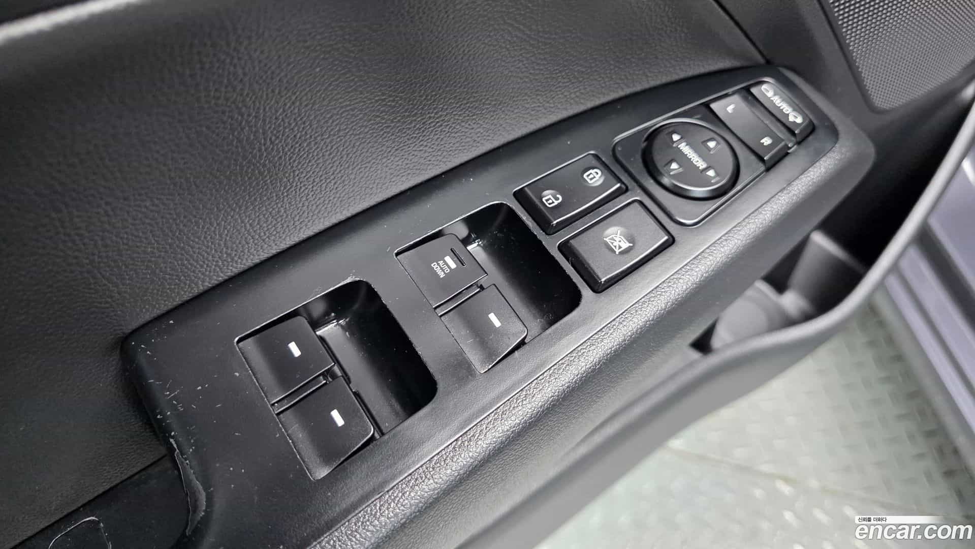 AVANTE Hyundai 2017.10-OPTION-016