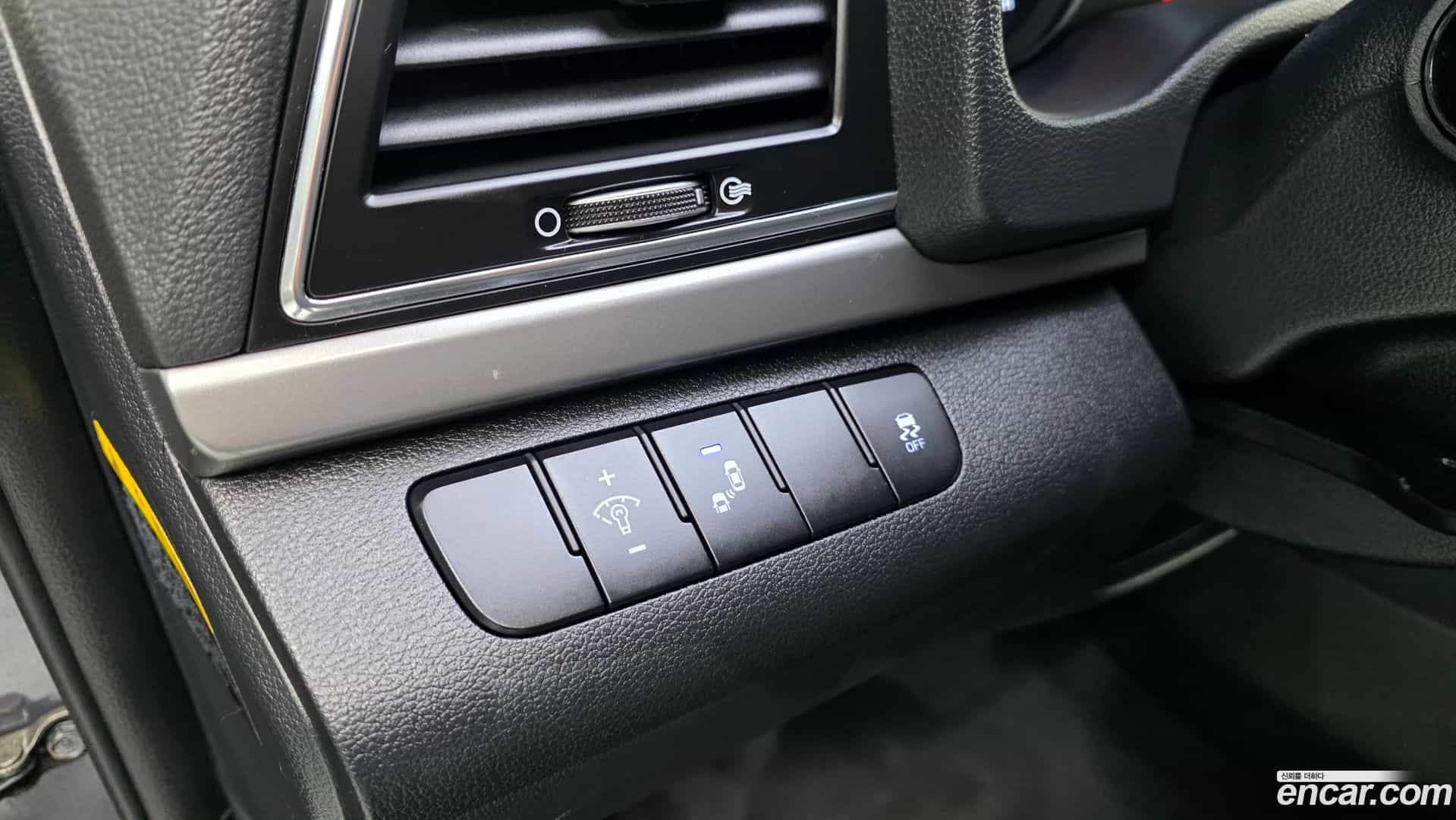 AVANTE Hyundai 2017.10-OPTION-017