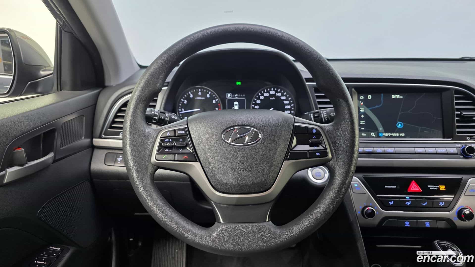 AVANTE Hyundai 2017.10-OPTION-018