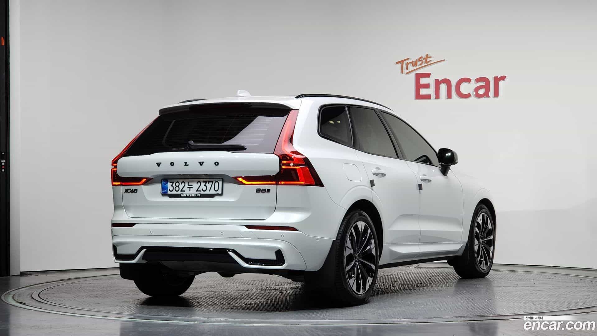 XC60 Volvo 2025.8-OUTER-002