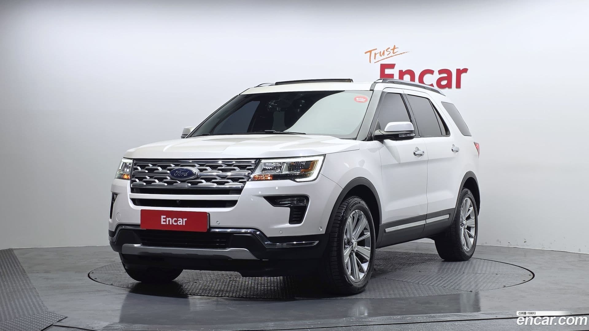 Main__Slider__Photo:Explorer Ford 2019.1-0