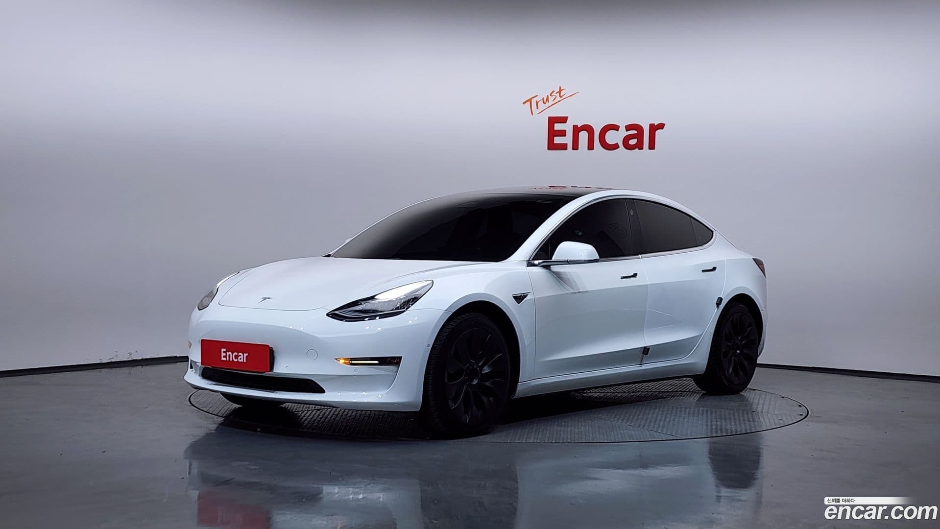 Main__Slider__Photo:Model 3 Tesla 2020.7-0