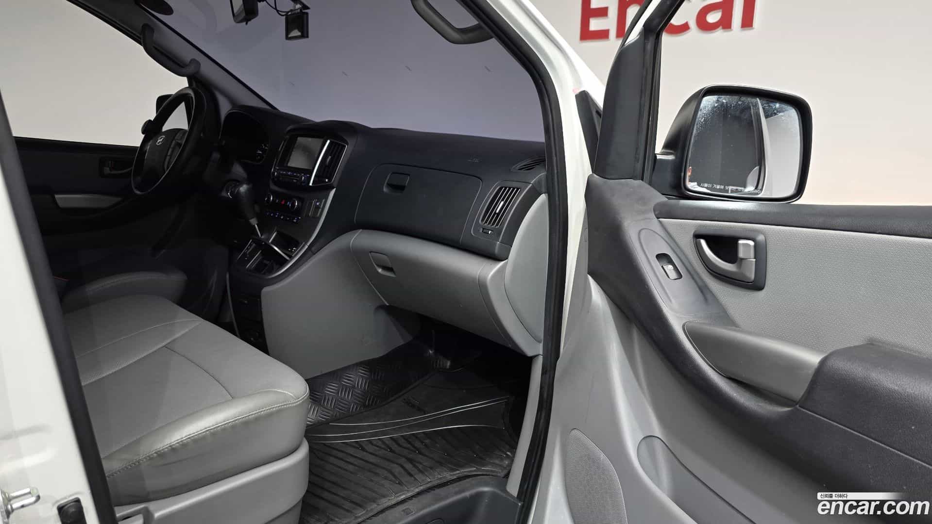 Starex Hyundai 2019.5-INNER-010