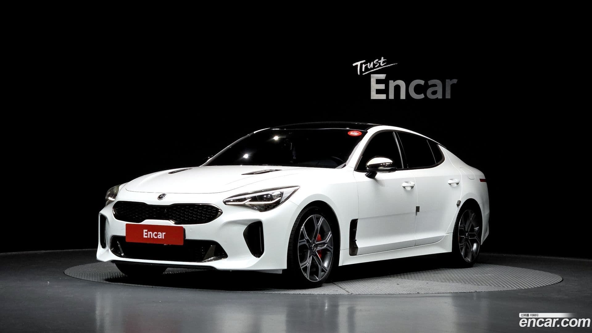 Main__Slider__Photo:Stinger Kia 2017.7-0