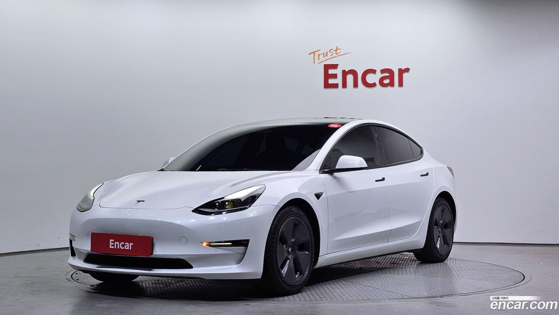 Main__Slider__Photo:Model 3 Tesla 2022.1-0