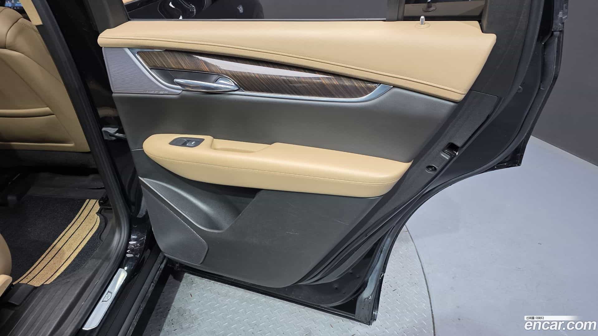 XT6 Cadillac 2023.11-INNER-035