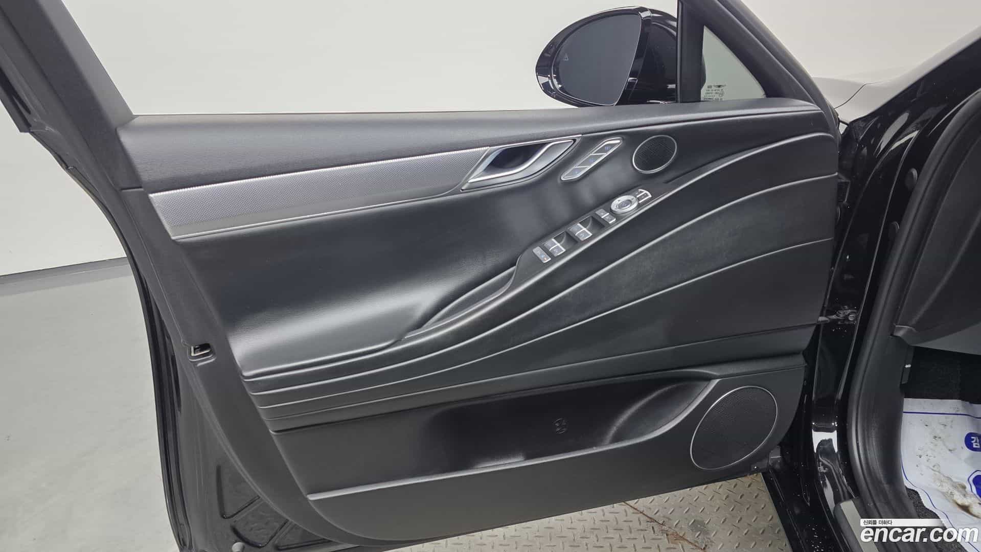 G80 Genesis 2022.0-INNER-034