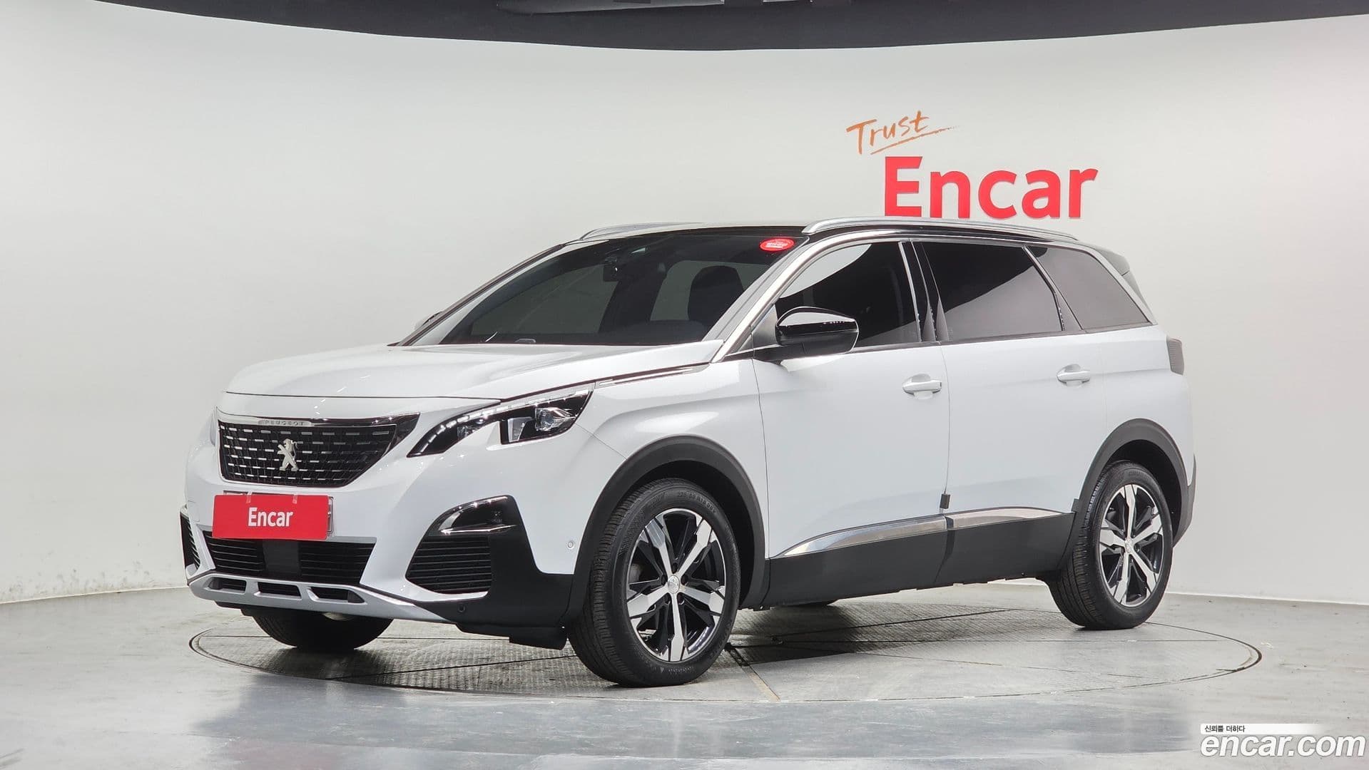 Main__Slider__Photo:5008 Peugeot 2019.2-0