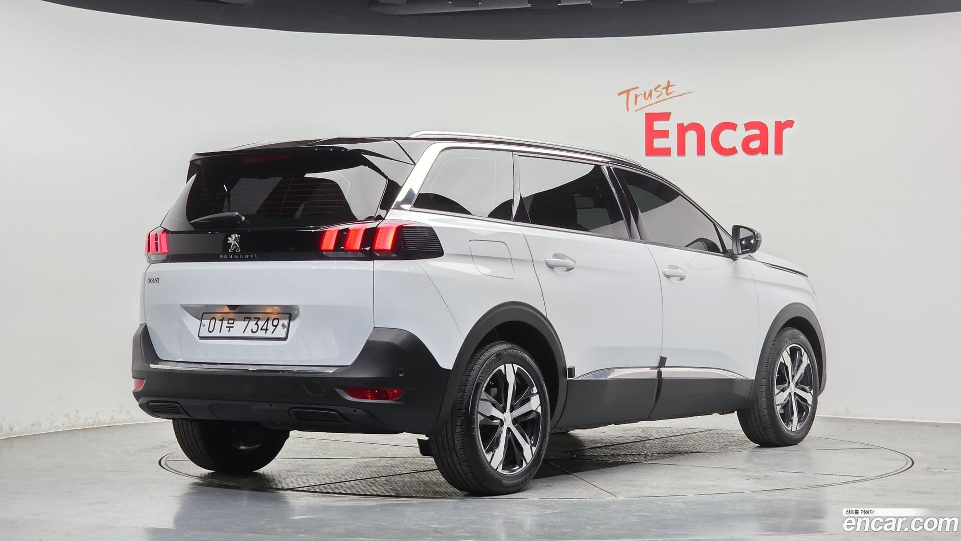 Main__Slider__Photo:5008 Peugeot 2019.2-1