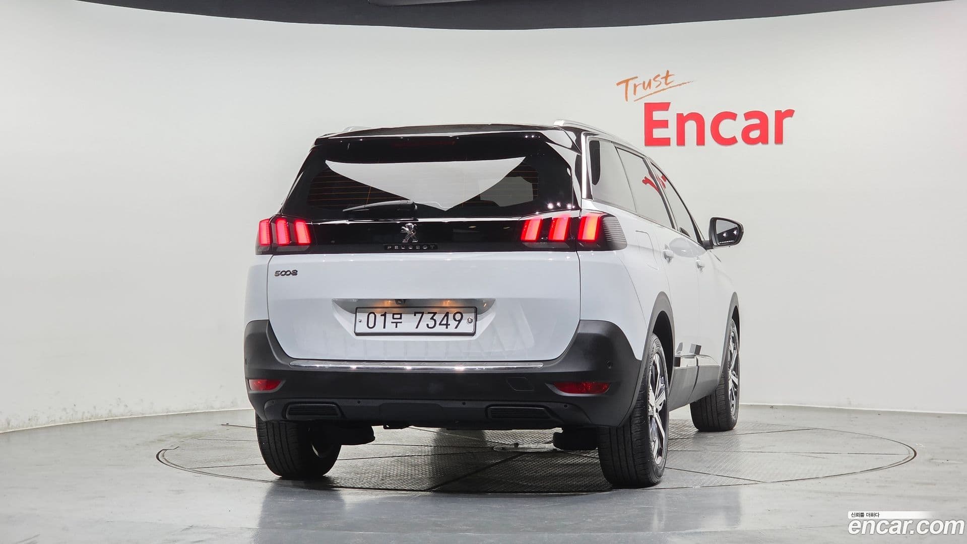 Main__Slider__Photo:5008 Peugeot 2019.2-3