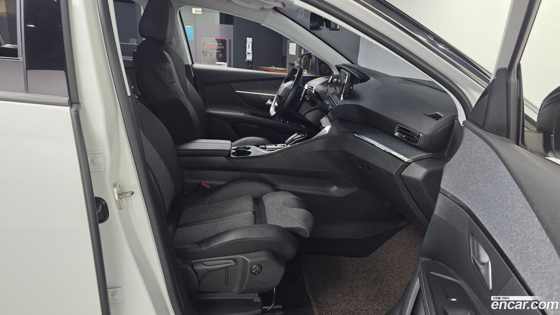 Main__Slider__Photo:5008 Peugeot 2019.2-10