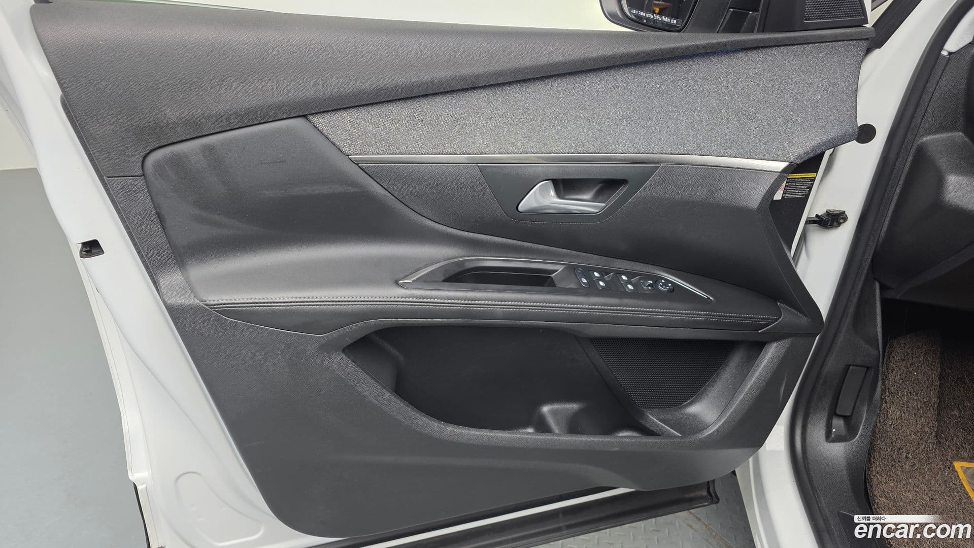 Main__Slider__Photo:5008 Peugeot 2019.2-23