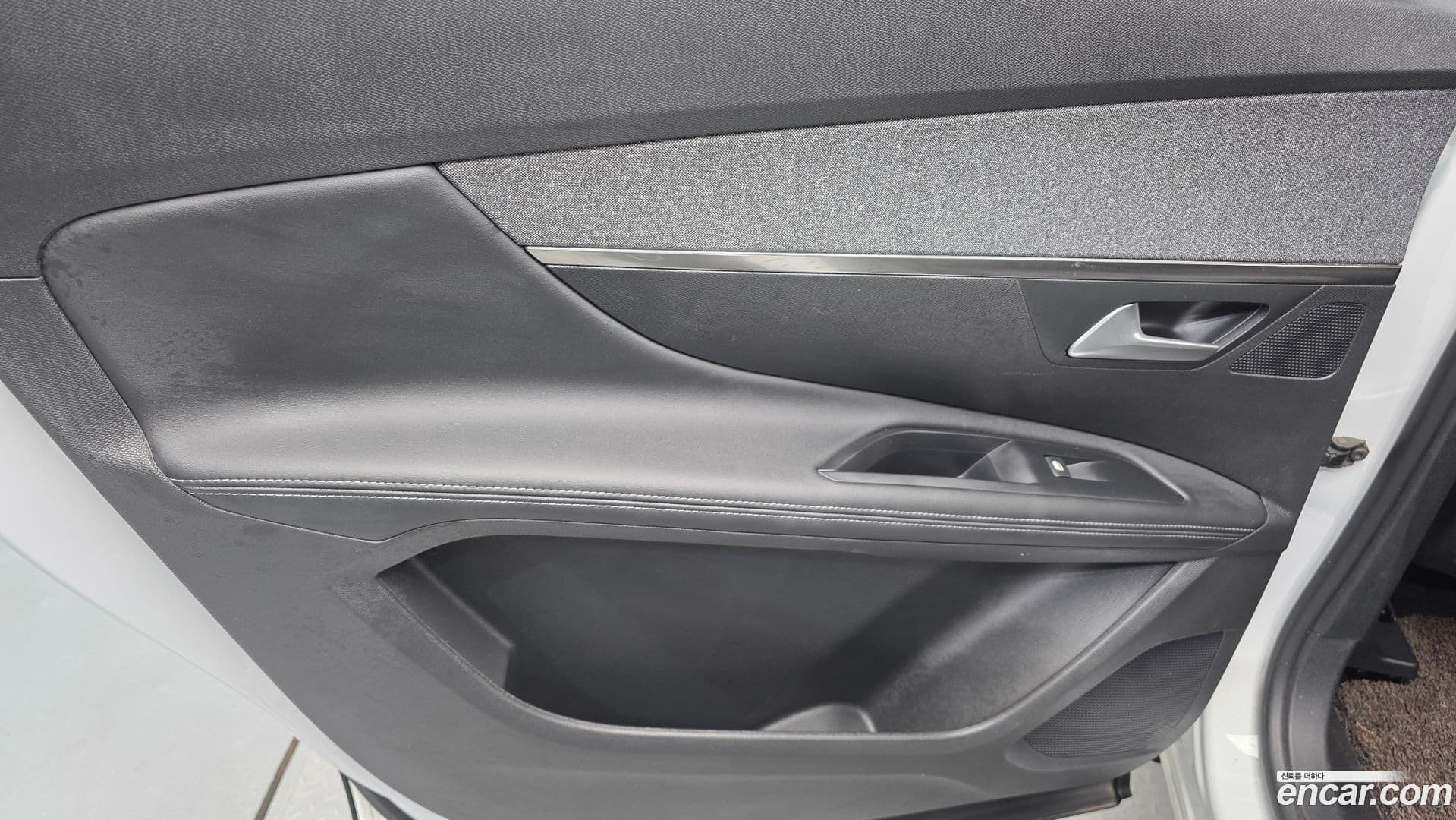Main__Slider__Photo:5008 Peugeot 2019.2-24