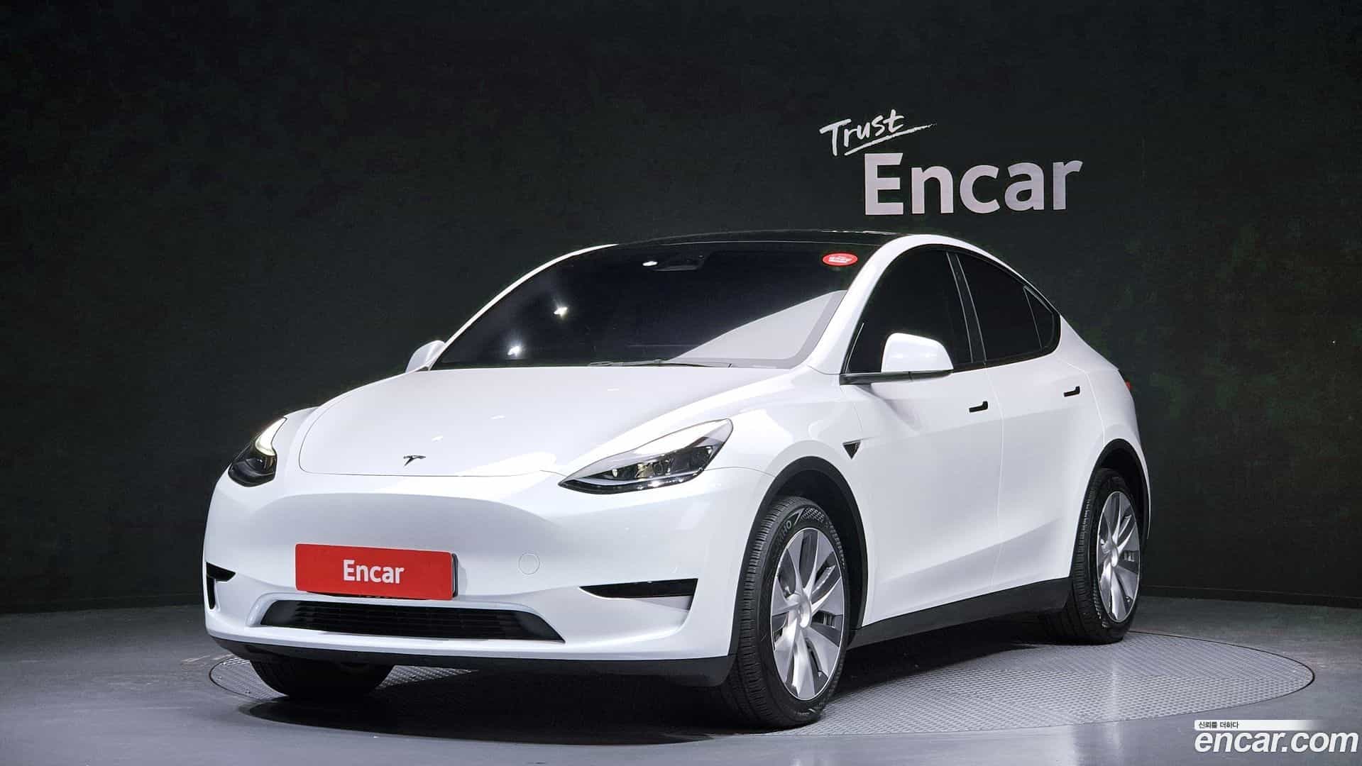 Model Y Tesla 2023.8-OUTER-001