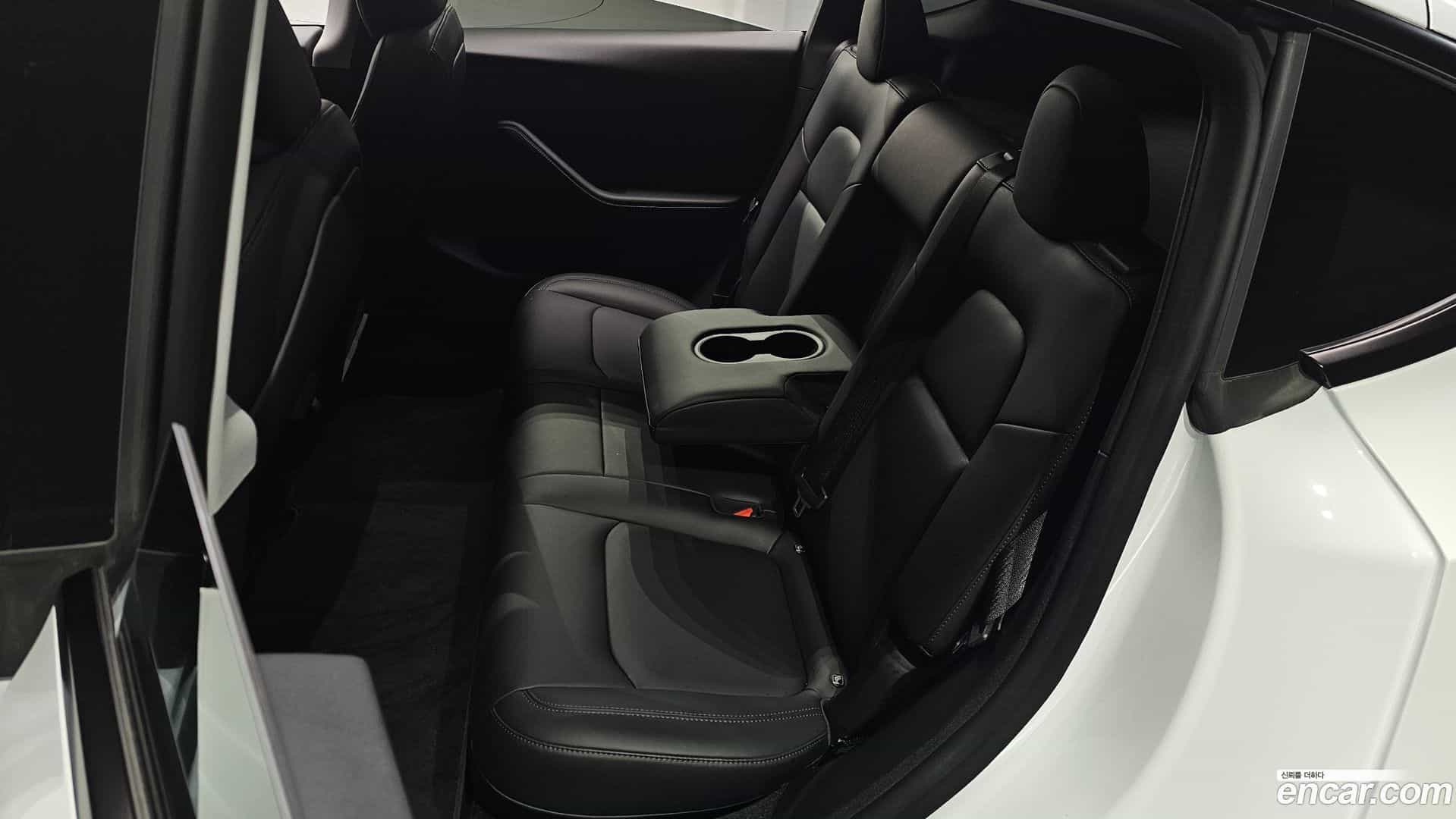 Model Y Tesla 2023.8-INNER-010